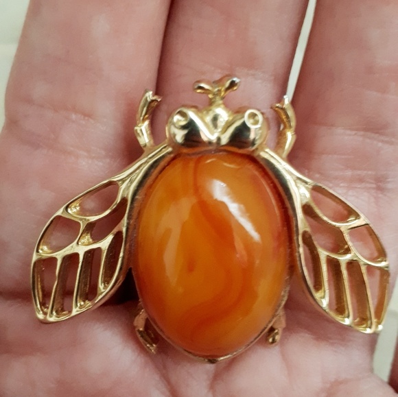 Delightful gold tone bug pin brooch - Picture 2 of 6